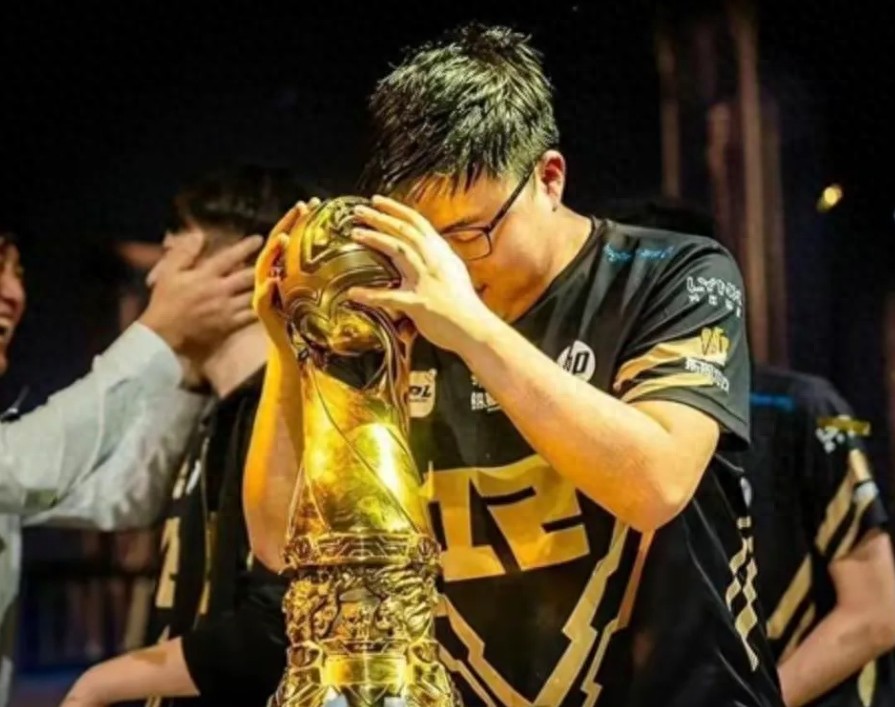 九游体育-包含Rookie爆冷击败RNG，关键助攻引爆全场！的词条