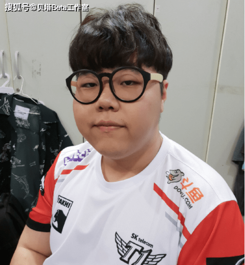 包含Ming爆冷击败SKT，突破纪录引爆全场！的词条