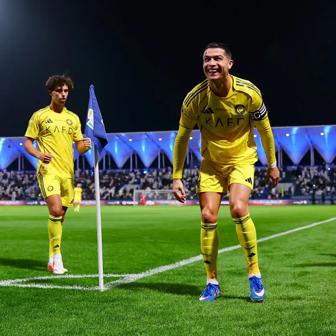  c罗在利物浦比赛中回归赛场,问鼎冠军引发热议了吗 